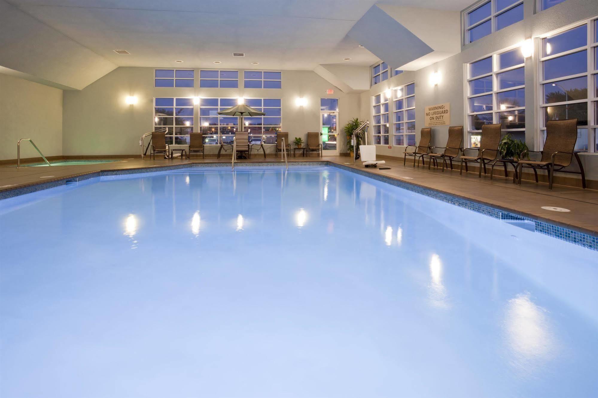 Grandstay Hotel & Suites - Glenwood מראה חיצוני תמונה